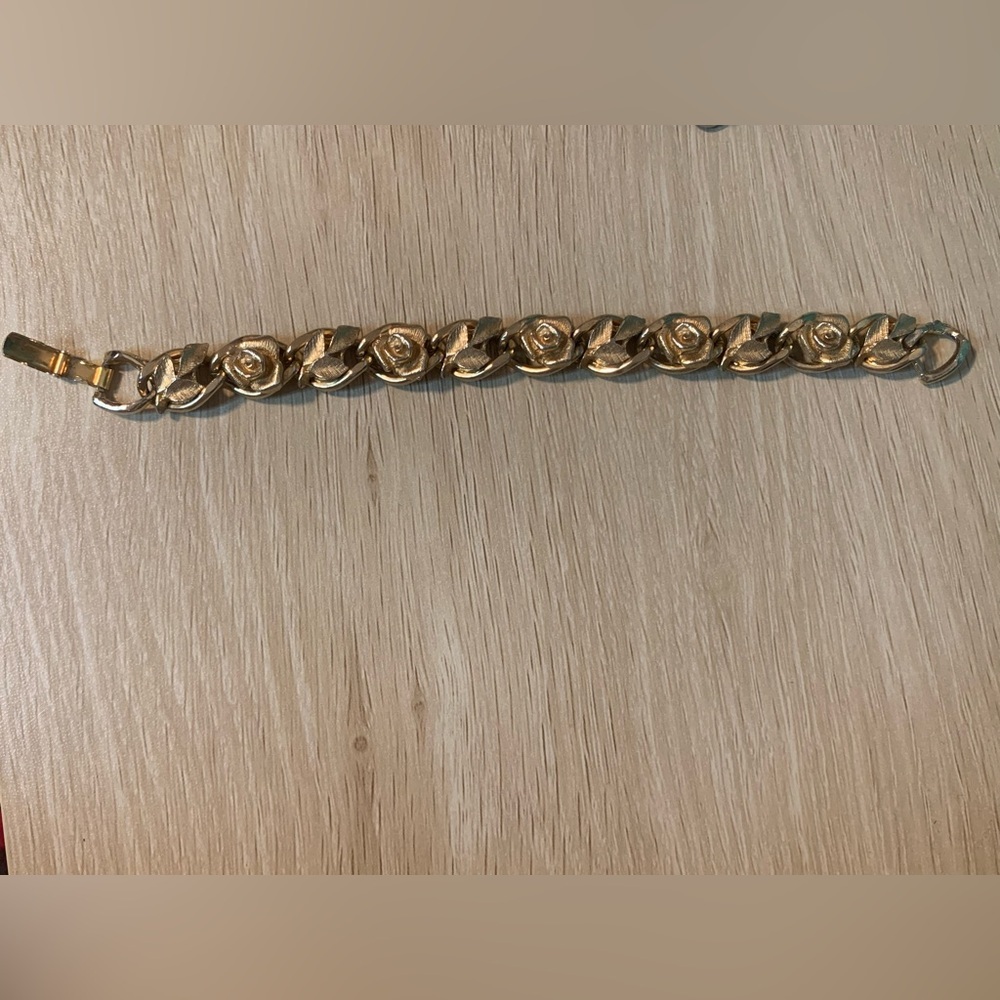 PRELOVED GOLD TONE ROSE BRACELET